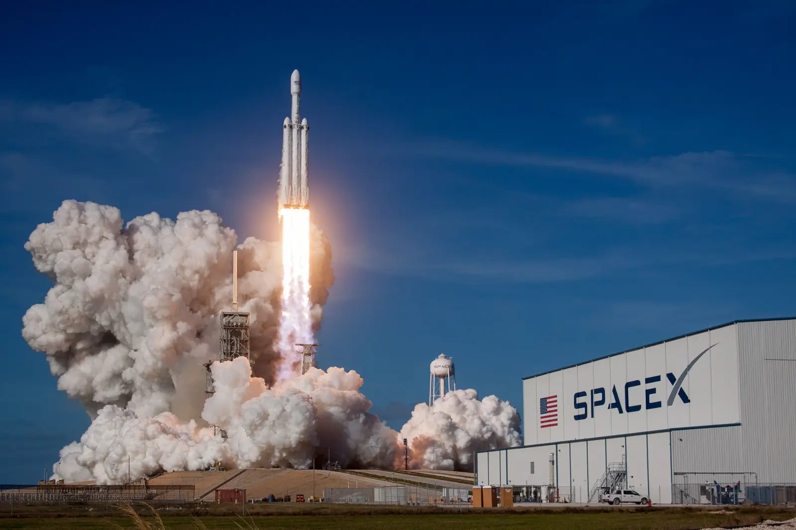 SpaceX registra lucro acima do esperado e receita dispara no 3º tri; ação sobe 1,4%