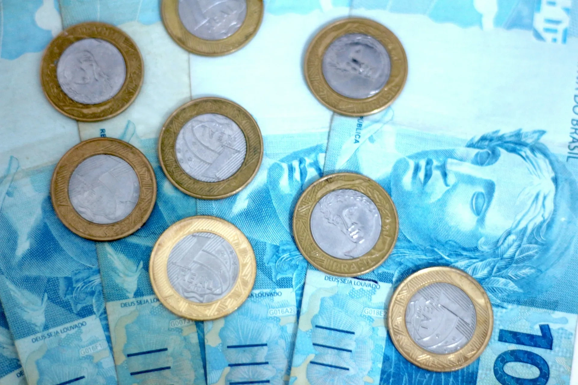 Comprar ou realizar? O que fazer na Bolsa e na renda fixa após o rali do 1º turno