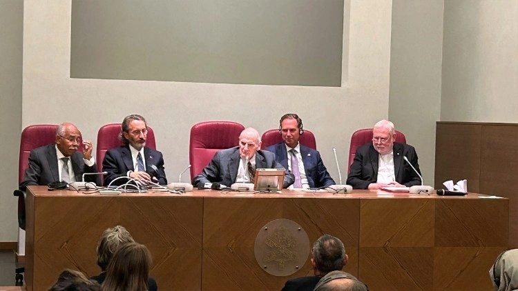 Gallagher: ordem mundial enfrenta duro teste, valorizar as religiões em prol da paz
