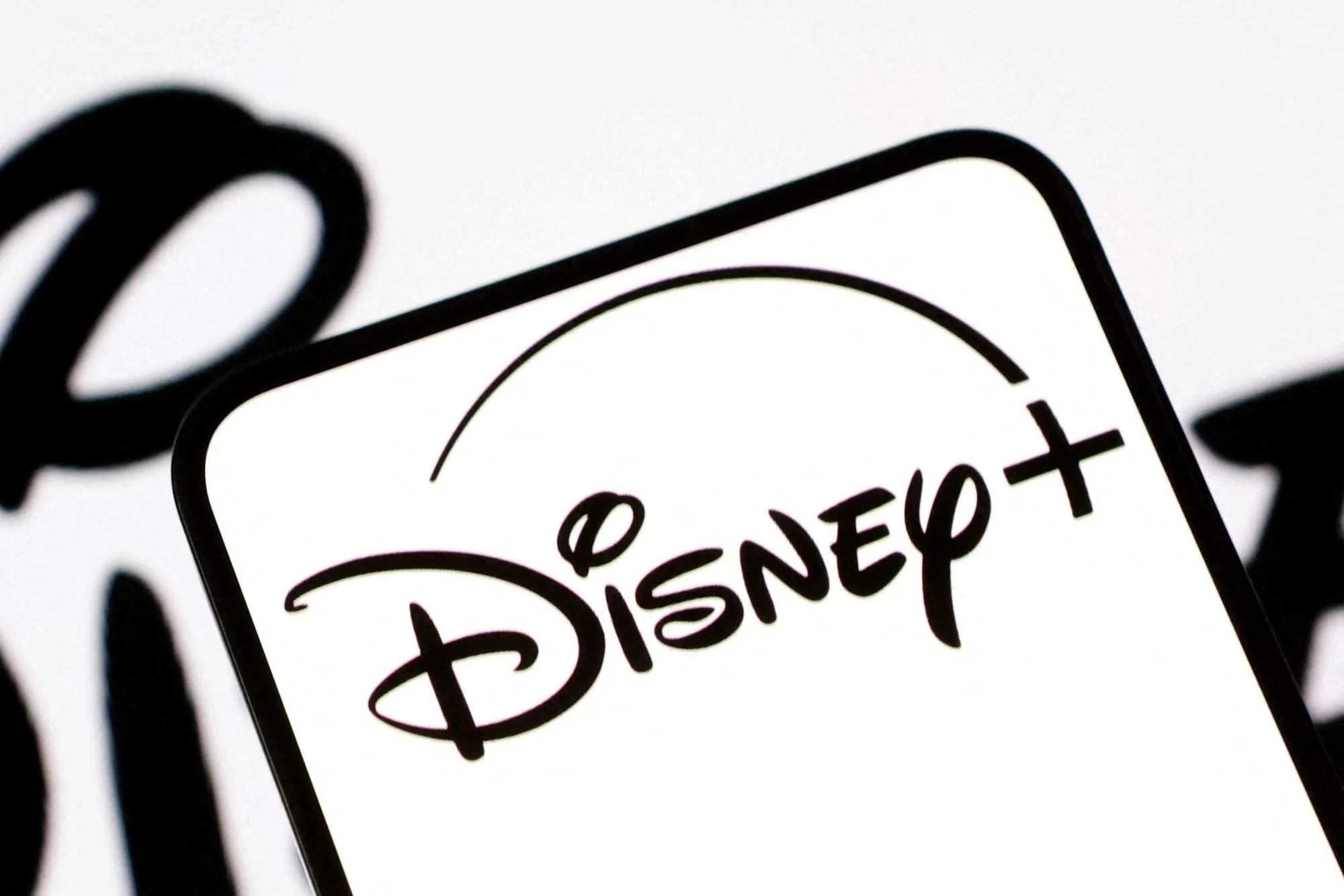 Disney demite centenas de funcionários, diz revista