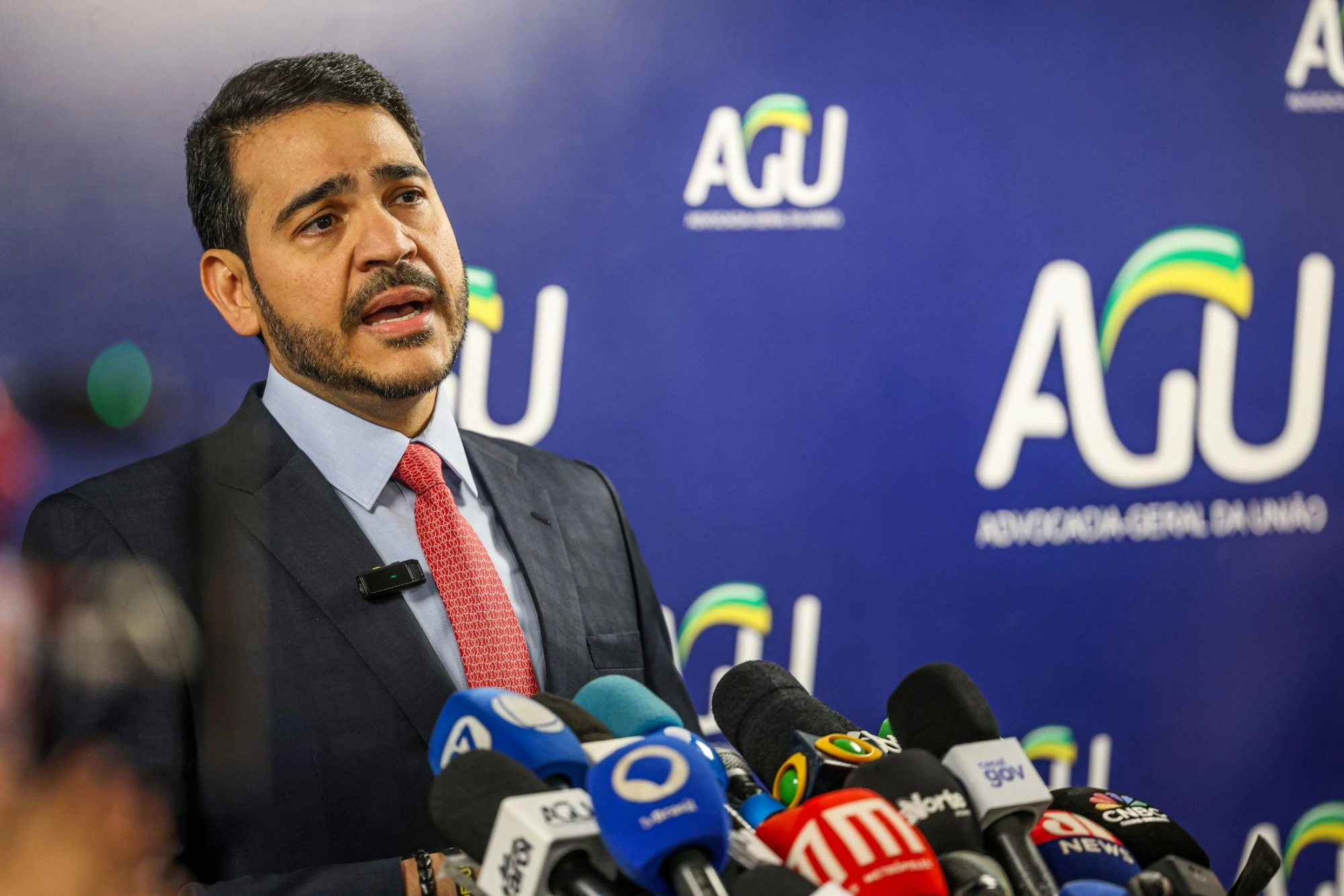 AGU usa Lei Antifacção pela 1ª vez para confiscar R$ 190 milhões ligados ao PCC e CV