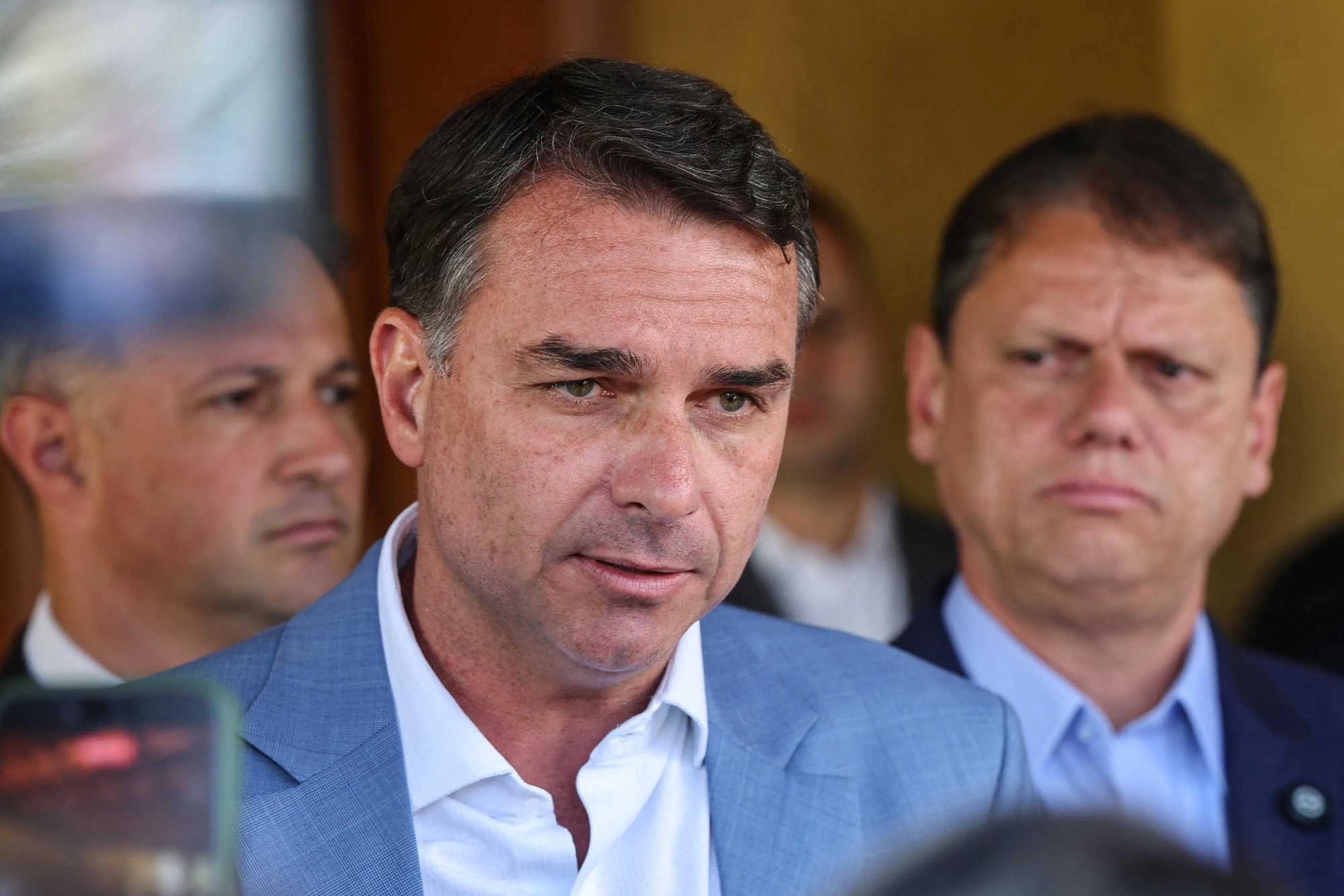Em ato no RJ, Flávio defende ‘guerra ao narcotráfico’ e redução da maioridade penal
