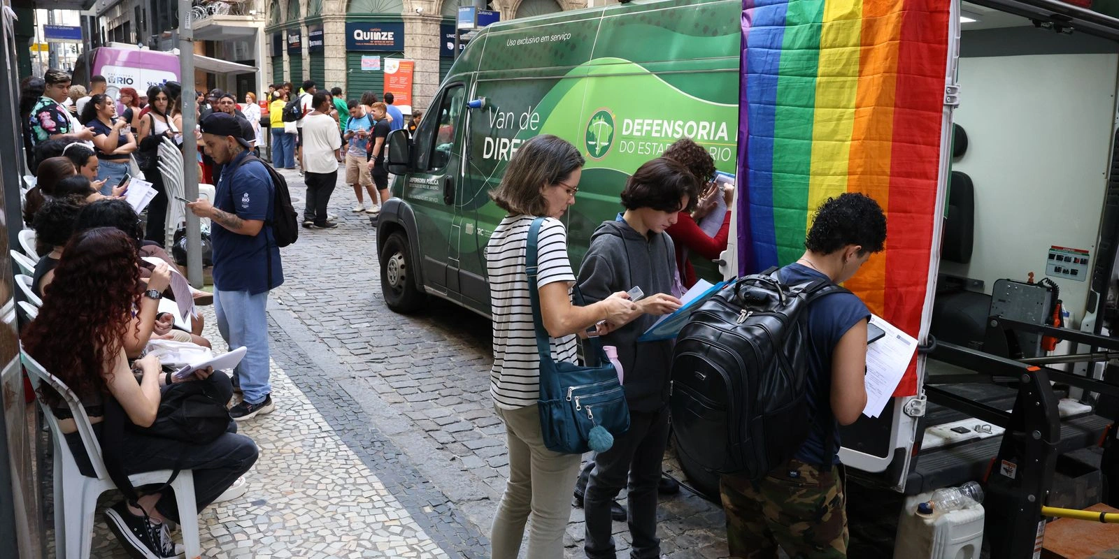 Transexuais e travestis fazem ato no RJ em defesa da democracia