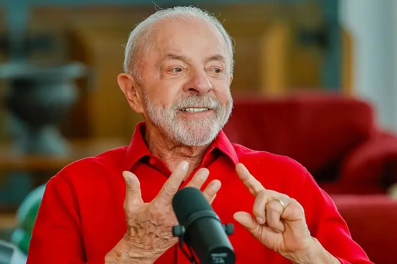 Bolsa Família ajuda Lula a virar pauta após crise do STF, enquanto casos são adiados