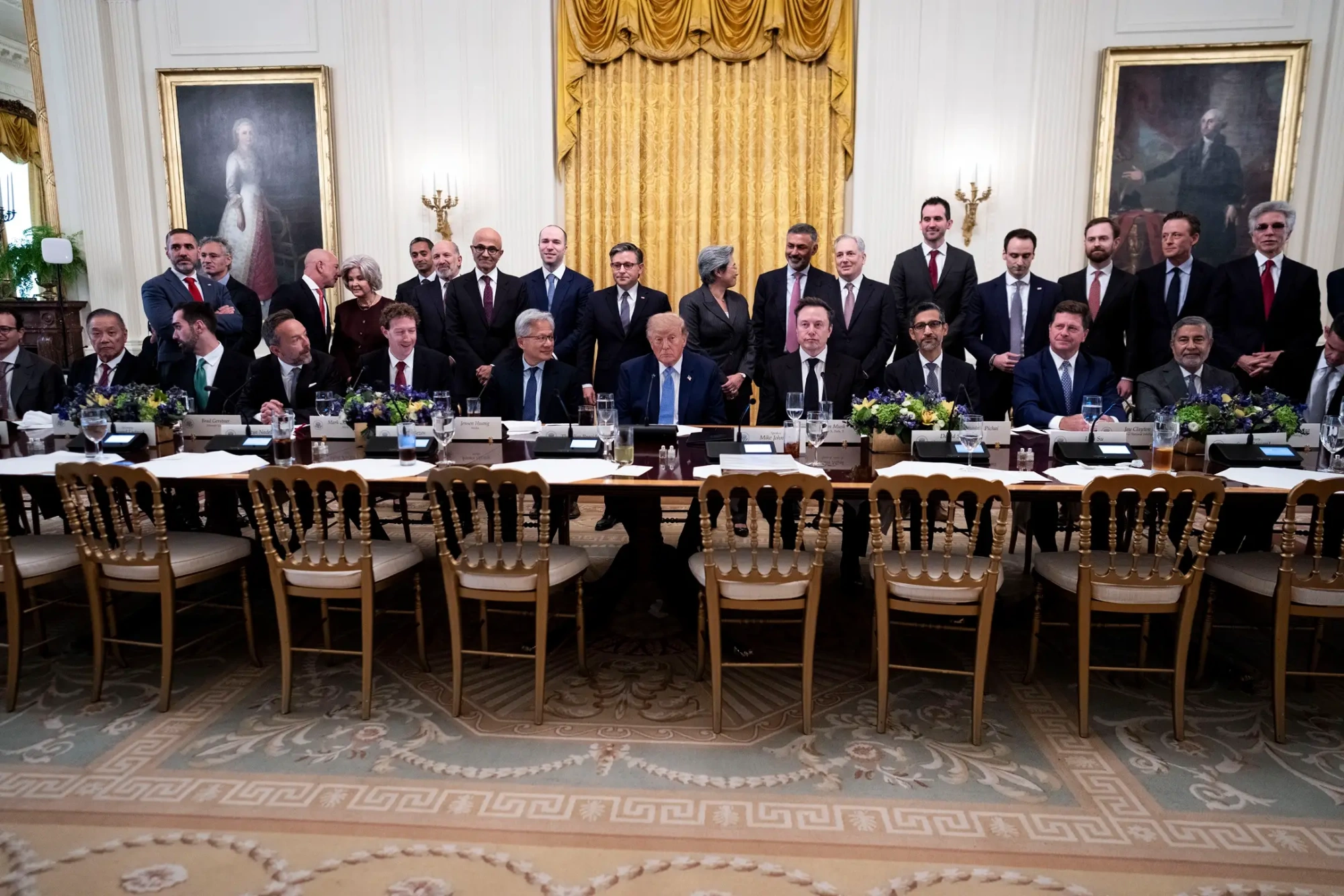 Como os assentos no almoço de Trump sobre IA revelam quem tem a atenção do presidente