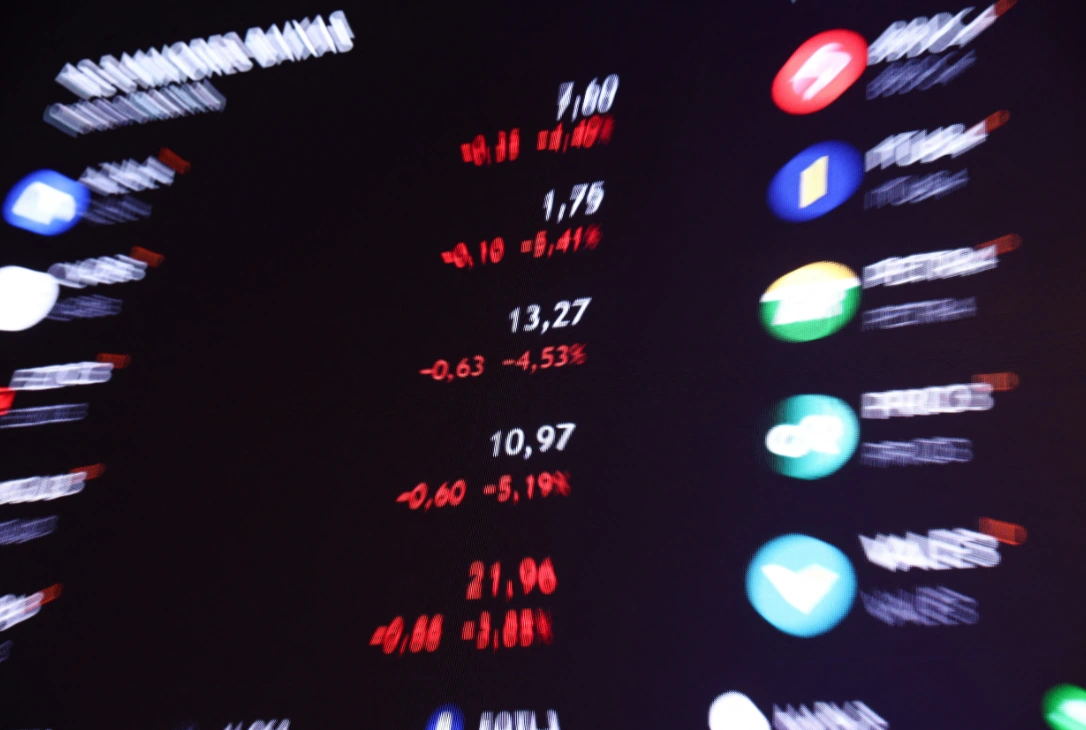 Pesquisas e fim da 6X1 em foco: o que fez Ibovespa cair mais de 1% nesta quinta