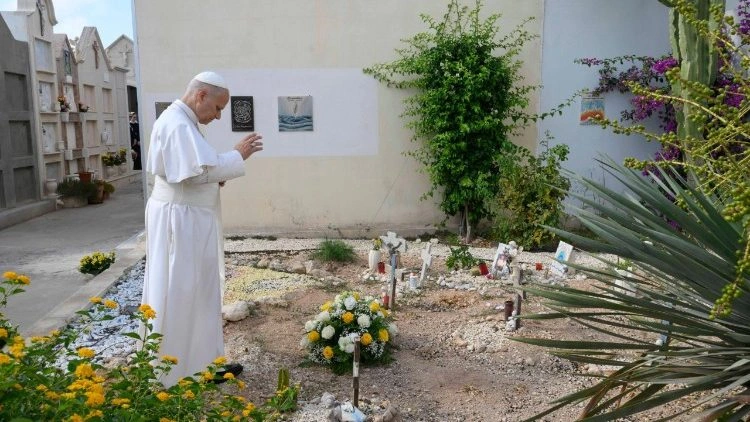 Pároco de Lampedusa se despede: “O contato com os migrantes mudou meu coração”