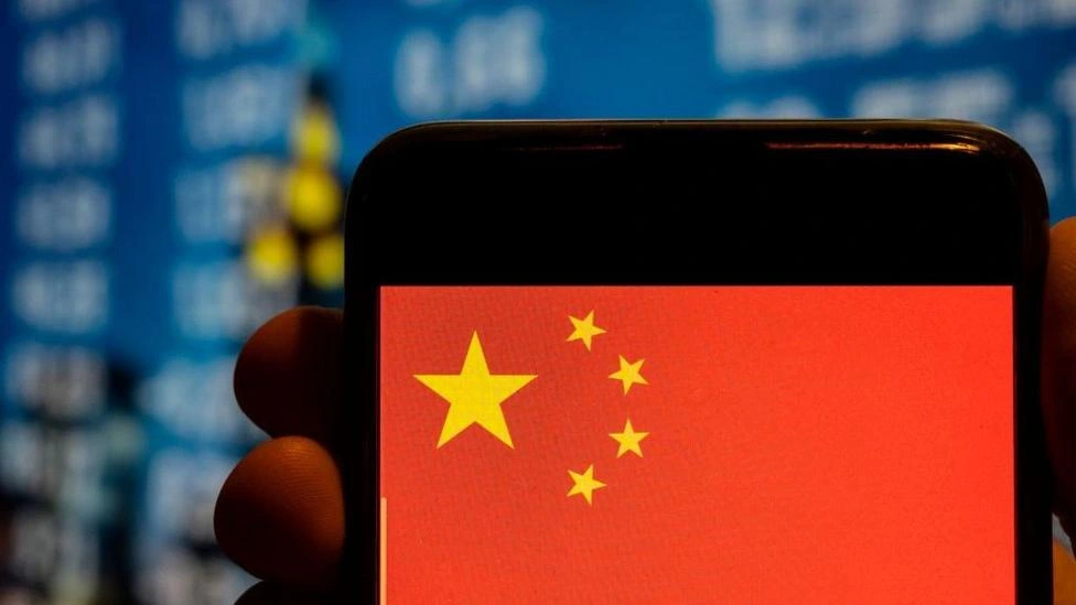Por que a China considera uma ameaça a IA que imita as relações humanas