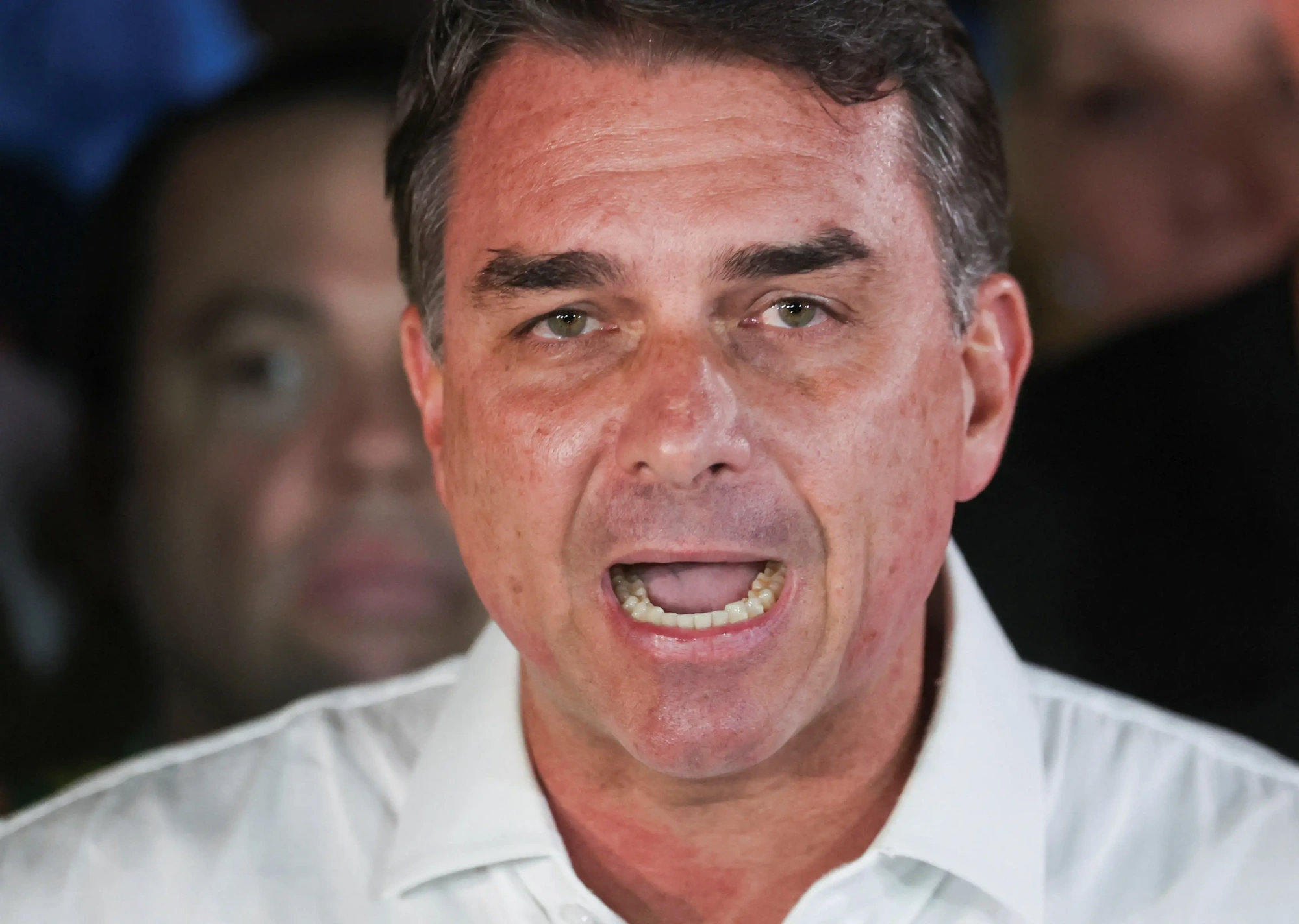 Em carta, Flávio Bolsonaro se autoproclama “verdadeiro presidente eleito” do Brasil