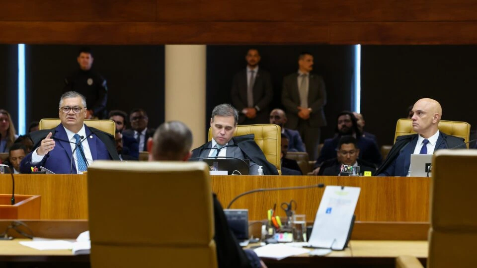 O STF paralisa o país e emperra o desenvolvimento econômico