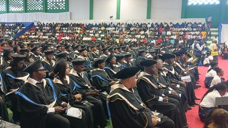 Moçambique. UCM gradua 690 estudantes e exorta-os a servir com ética
