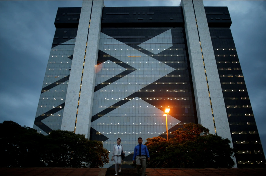 JPMorgan rebaixa BB para venda e eleva Bradesco; BBAS3 desaba 6% e BBDC4 sobe 4%