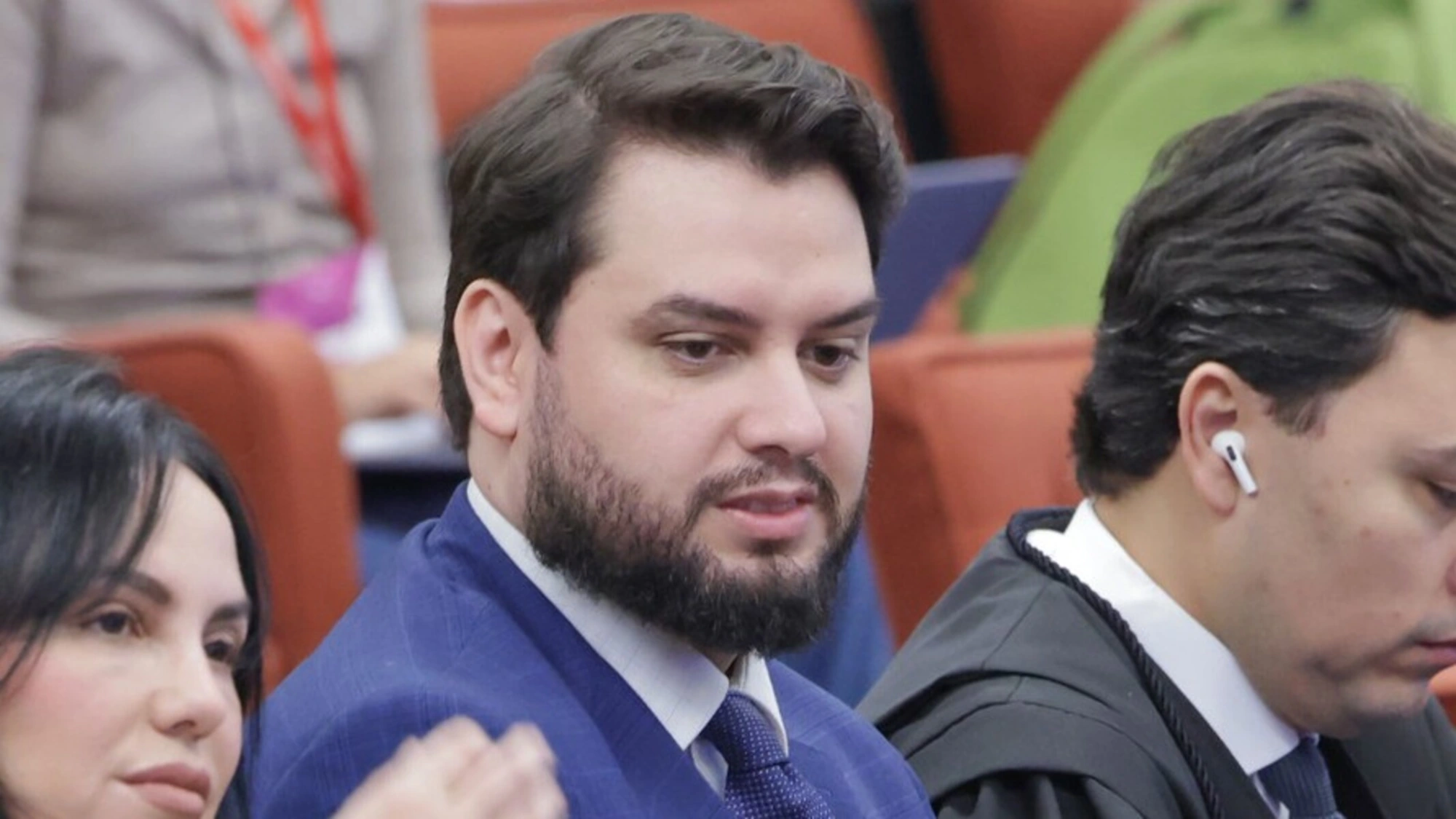 Ministro Dias Toffoli mantém Filipe Martins em regime de prisão fechado