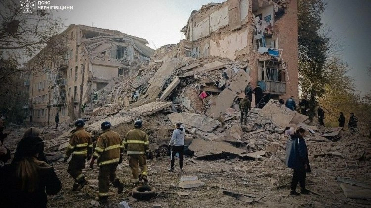 Ucrânia: novos ataques russos a Kiev. Caso de peste na Sibéria sob observação