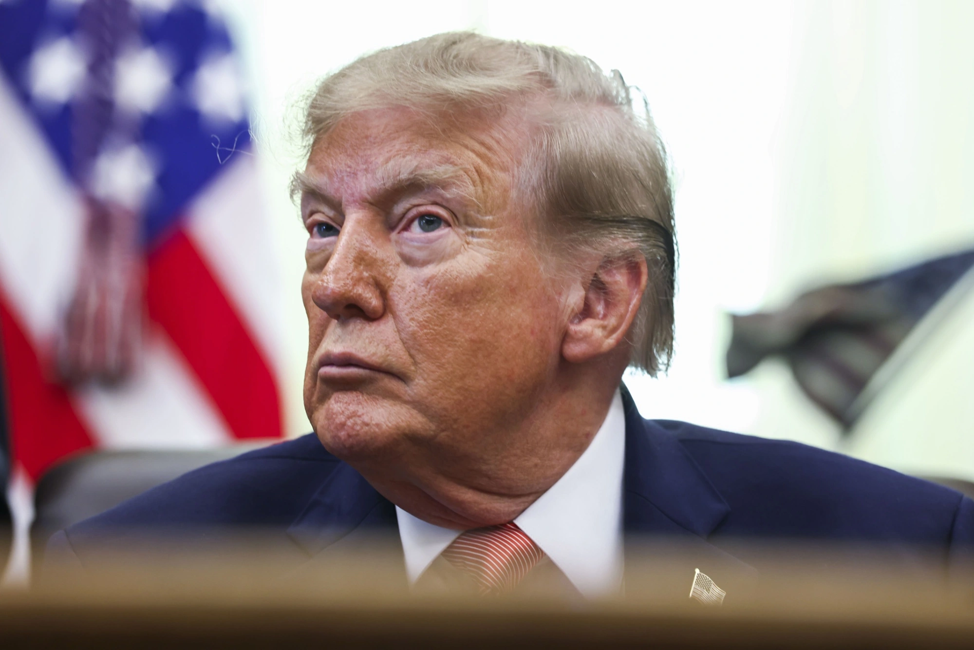 Trump cobra acordo de Zelensky com a Rússia para encerrar guerra na Ucrânia