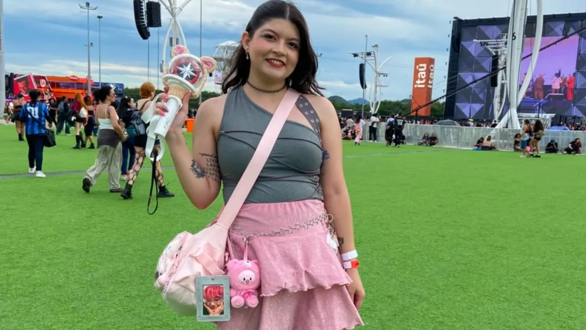 'Rock colegial', botas de pelúcia e meia calça: o que se destaca nos looks dos fãs de K-pop no Rock in Rio
