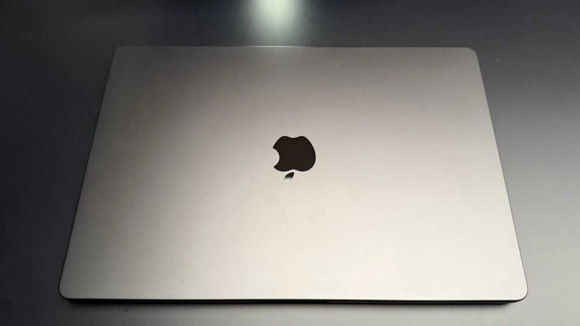 MacBook Pro com tela sensível ao toque na prática: OLED fica ótimo em um Mac