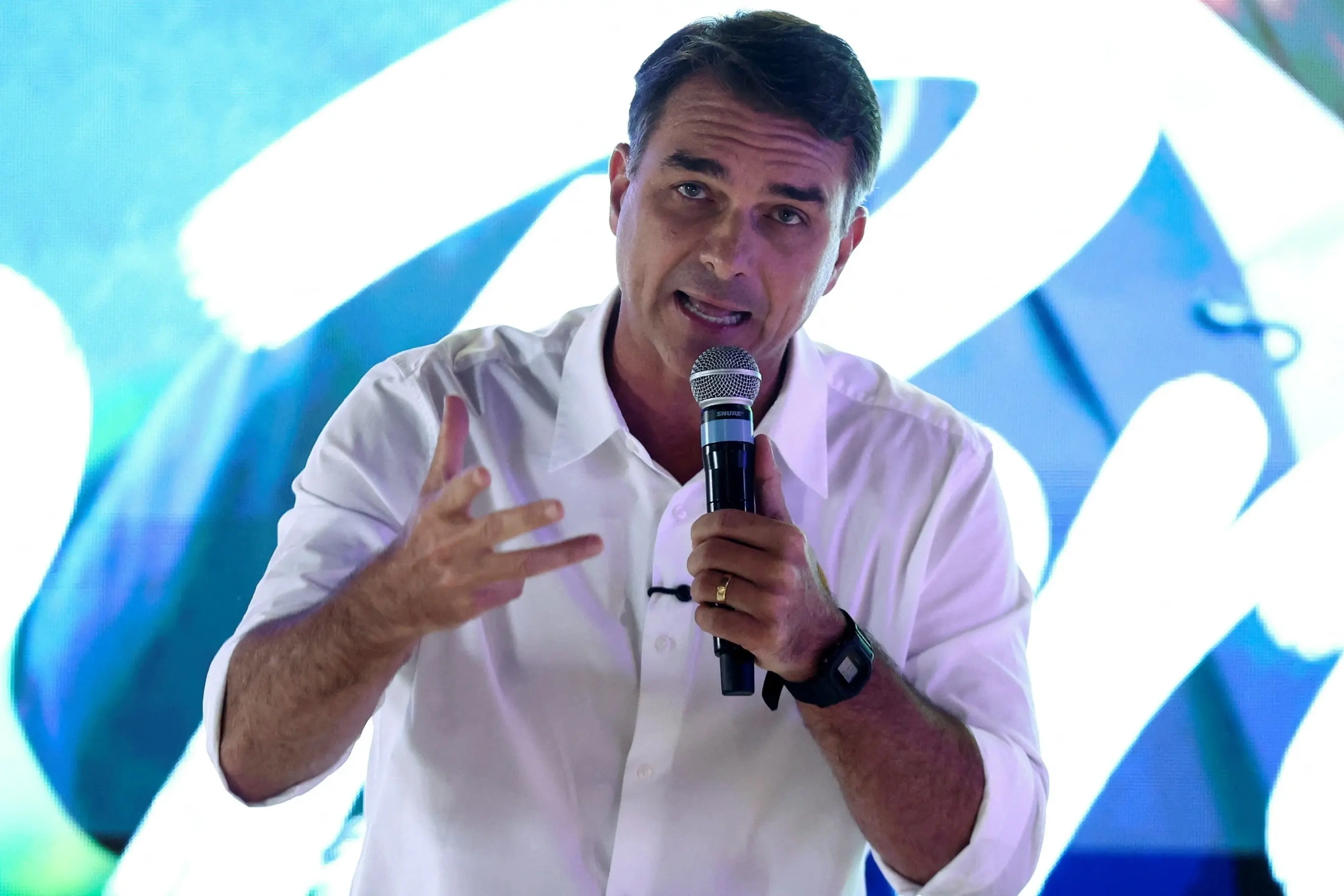 Flávio aciona novamente TSE contra Lula e alega abuso de poder em comunicação digital