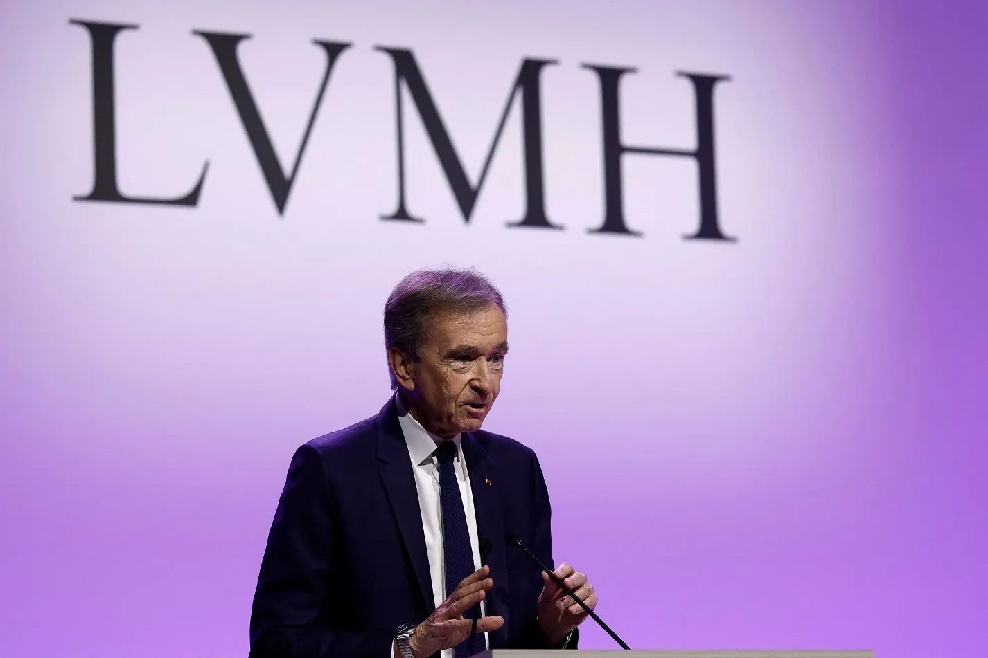 O plano para garantir que dona da Dior e Louis Vuitton fique com a família Arnault