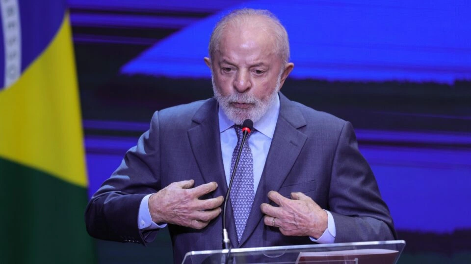 Lula pede cassação de Flávio Bolsonaro por posts colaborativos e vendas de produtos