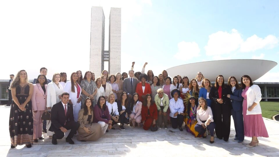 Setores da esquerda questionam legitimidade de mulheres conservadoras eleitas